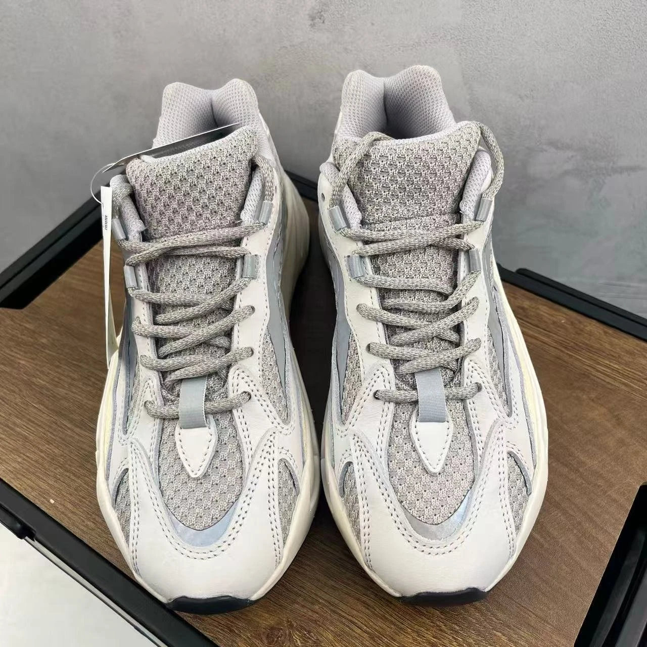 Y700 V2 · P103 view 3
