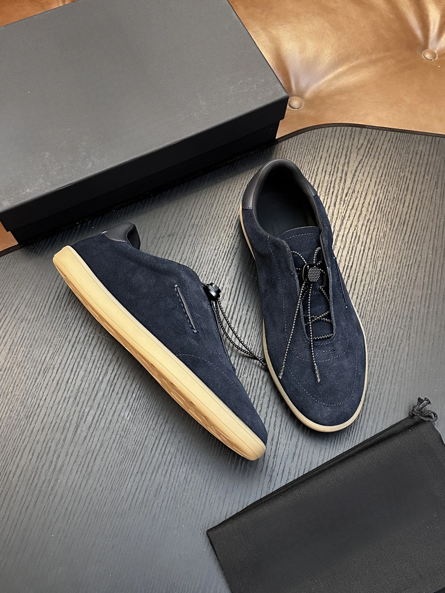 Toggle-lace casual shoe — Low-top, Toggle laces, Apron stitching · P112 view 3