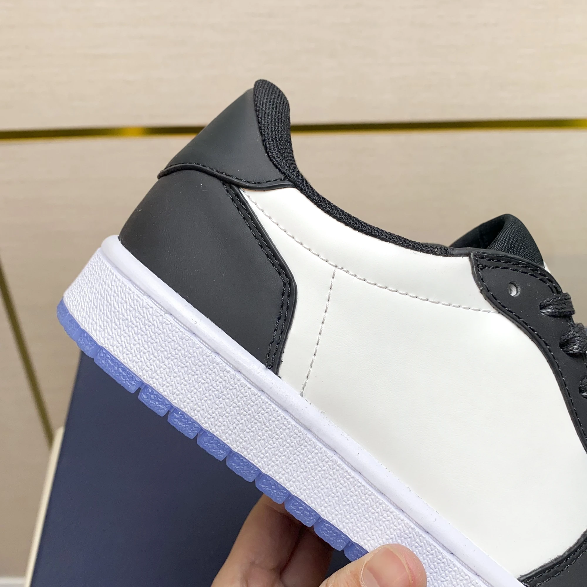 AJ1 Low · P105 view 4