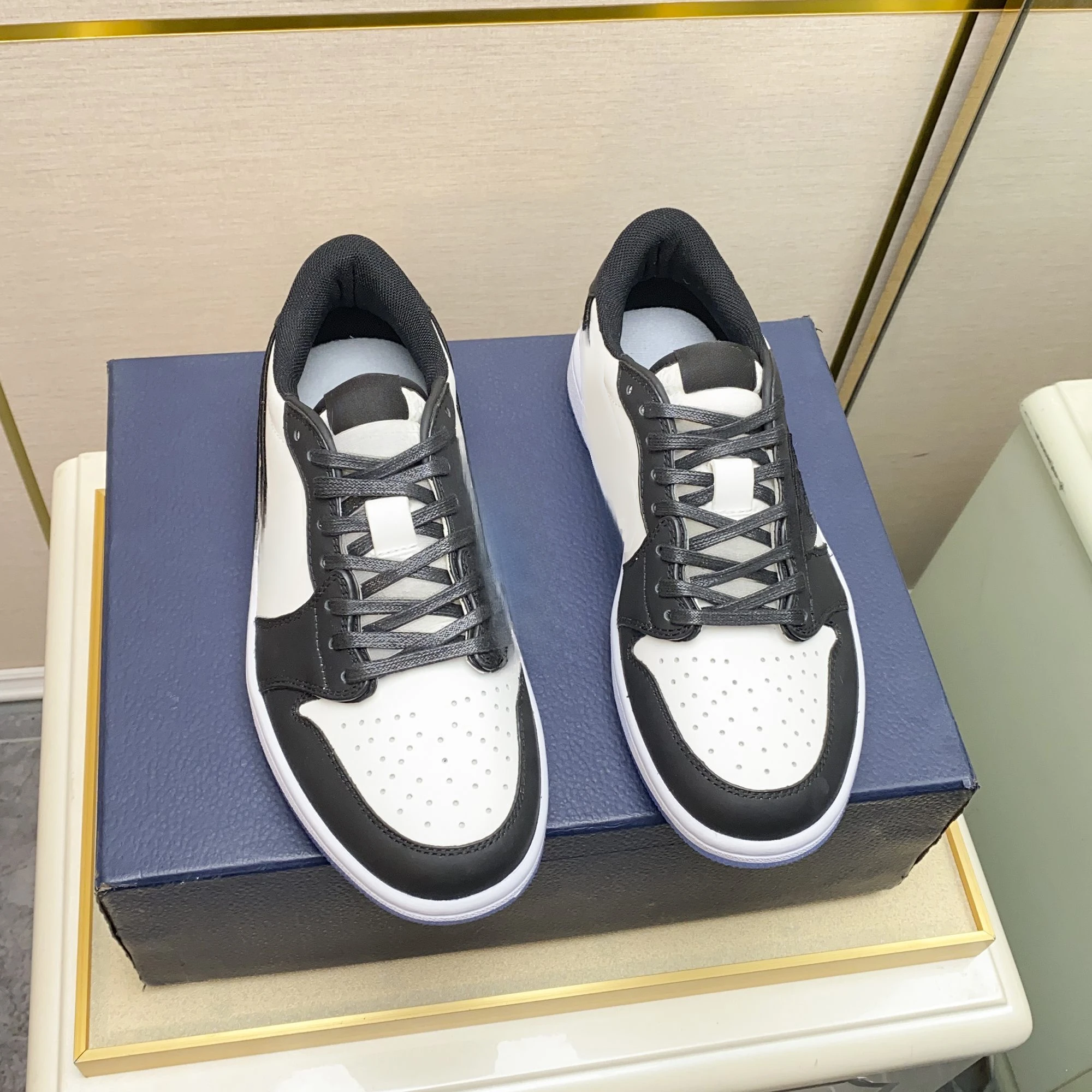 AJ1 Low · P105 view 3