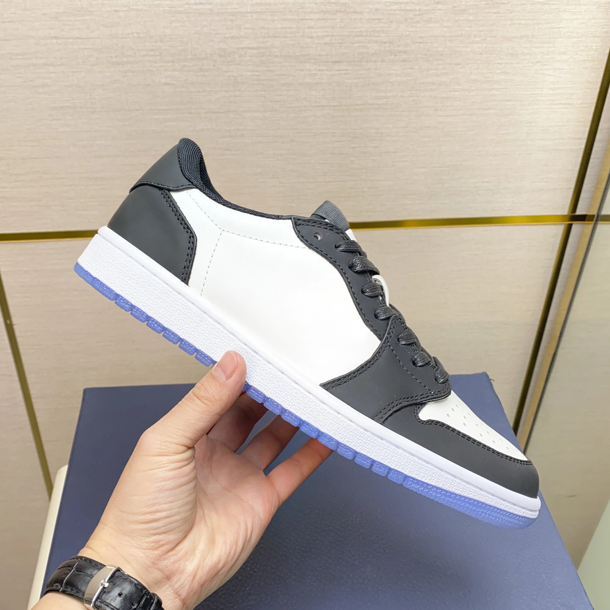 AJ1 Low · P105 view 1