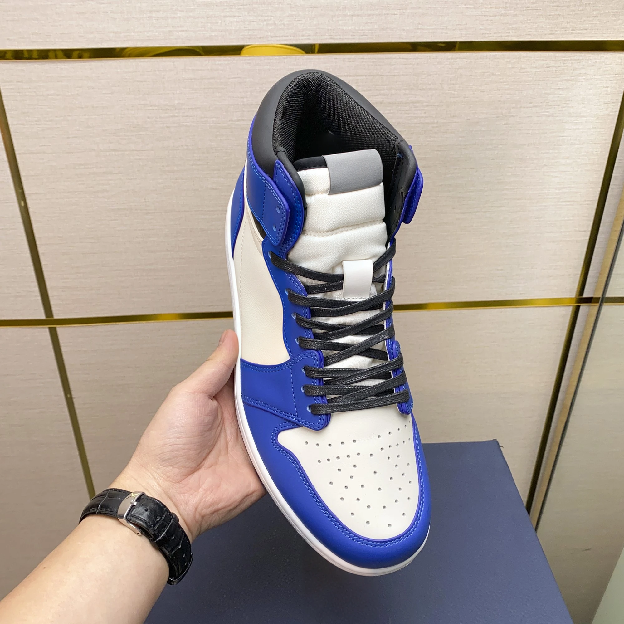 AJ1 High · P104 view 4