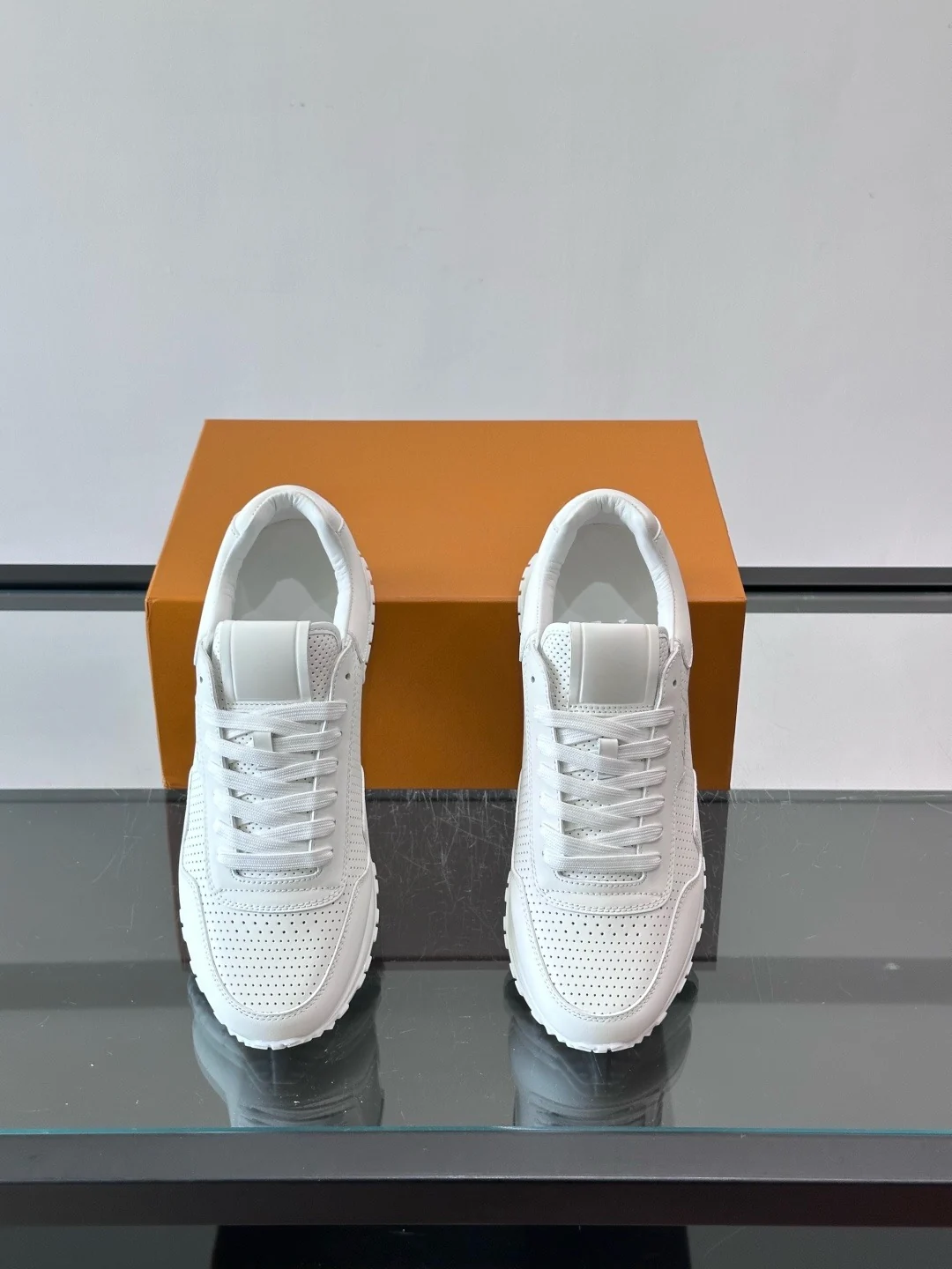 Perforated lace-up sneaker · P115 view 2
