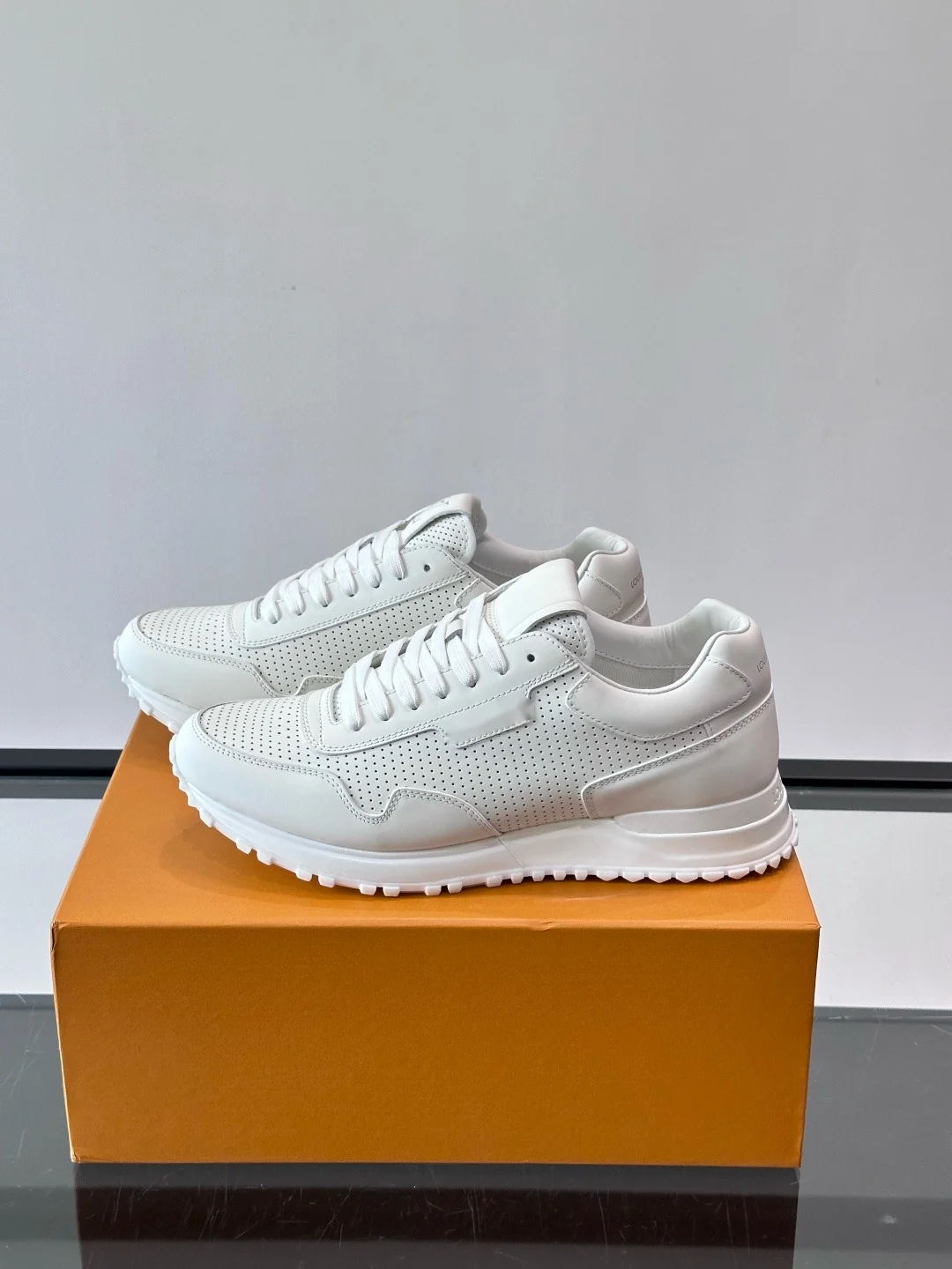 Perforated lace-up sneaker · P115 view 3