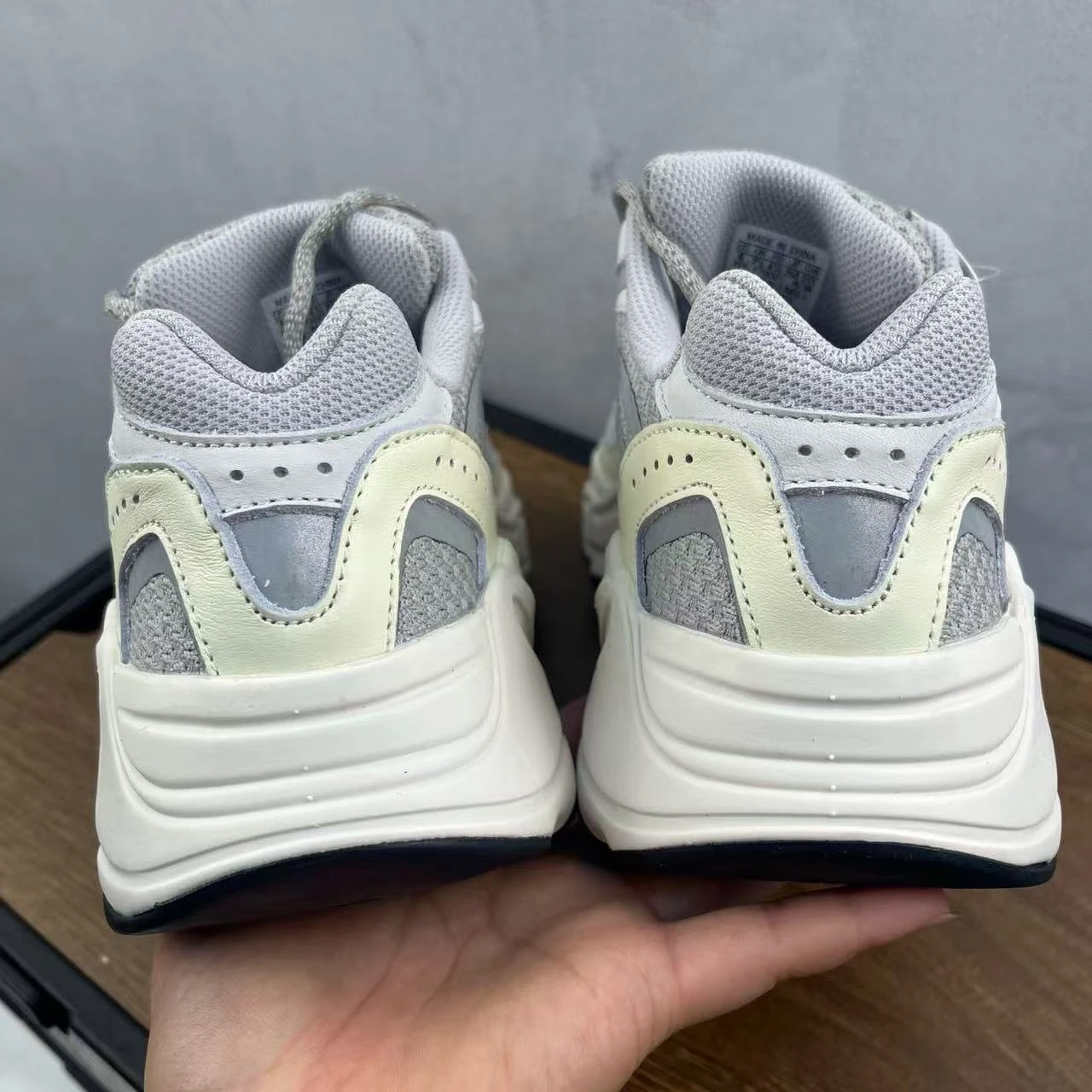 Y700 V2 · P103 view 4